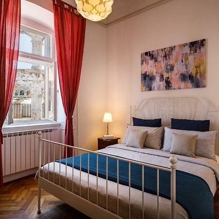 Amphitheatre Premium Apartment With Seaview Пула Екстер'єр фото